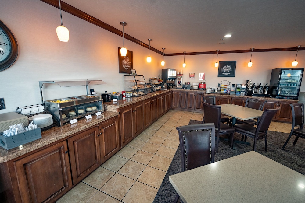 Christopher Inn and Suites - photo 45