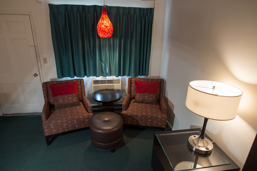 Cougar Land Motel - photo 9