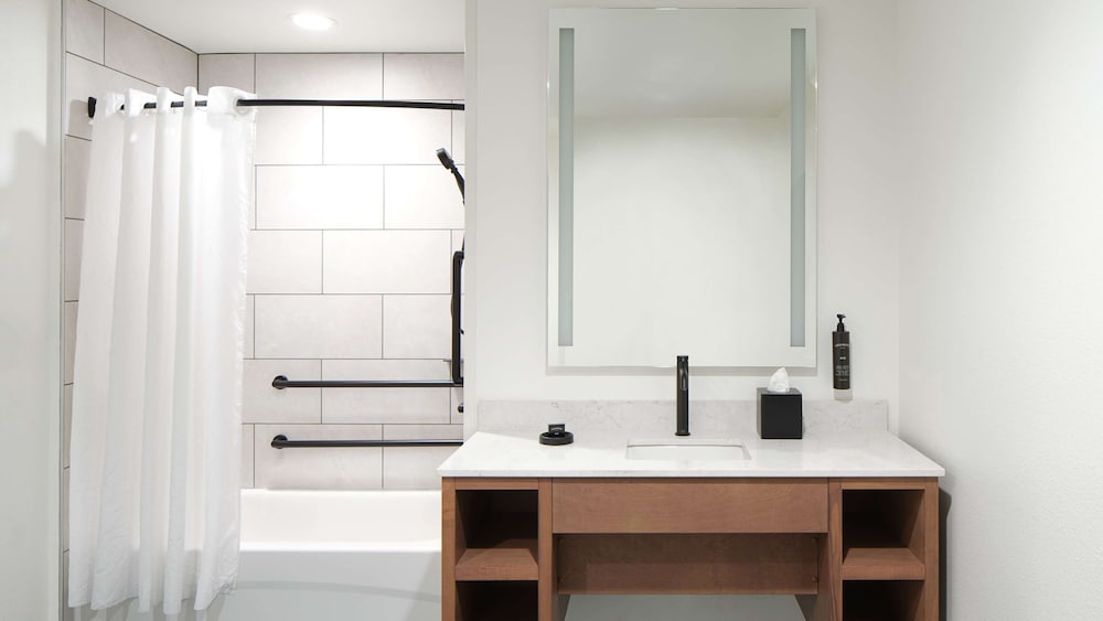 River's Edge Hotel Portland Tapestry Collection by Hilton - photo 25
