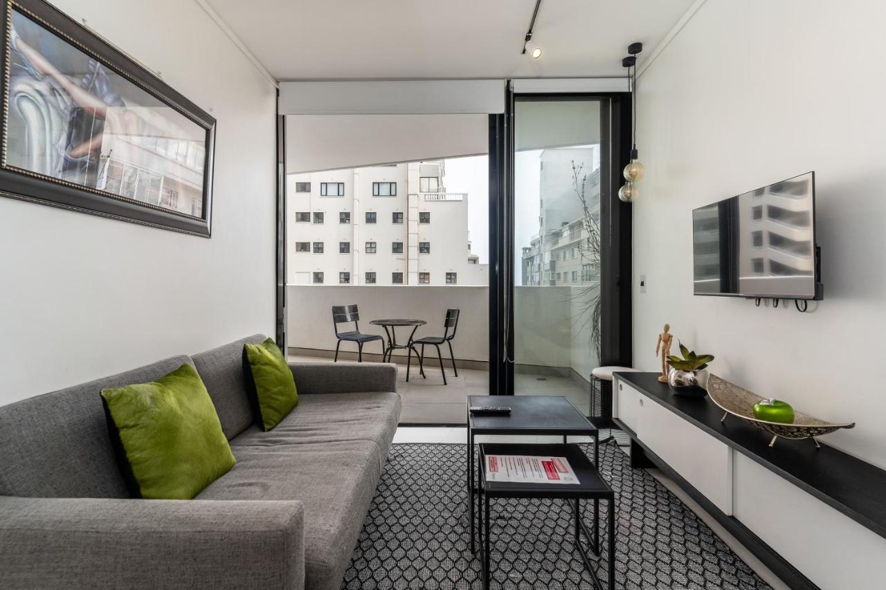 Flamingo 101 One Bedroom Sea Point Apartment with daily housekeeping