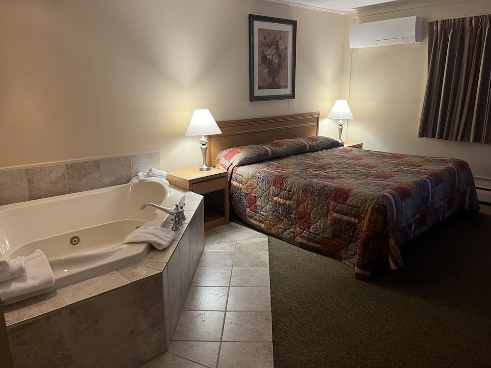 The Upper Pass Lodge at Magic Mountain - photo 12