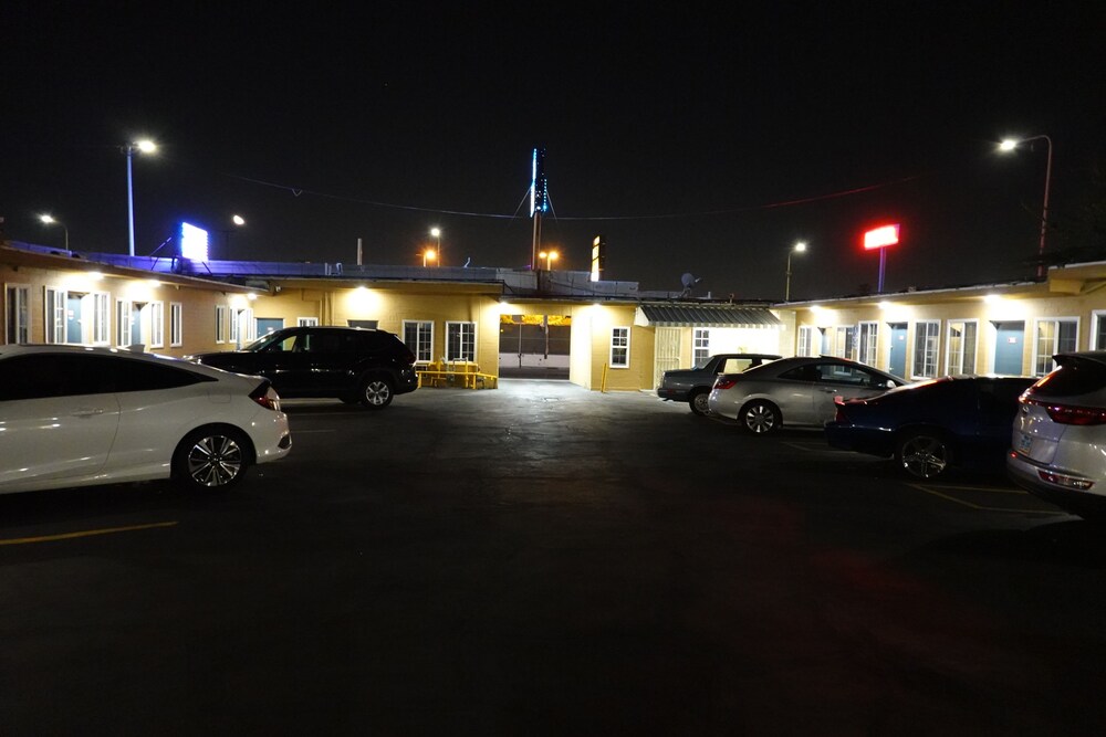 24 Hours Motel - photo 13