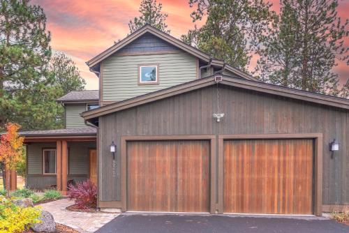 Pine Post Lodge — 4-Star Luxury Hotel in Bend, United States