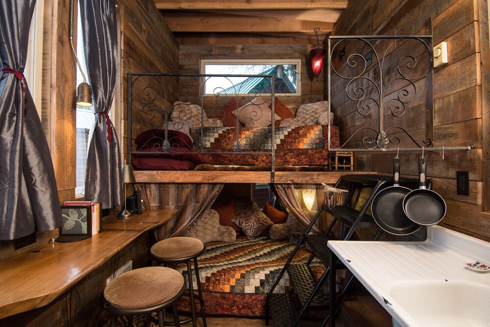 Caravan The Tiny House Hotel - photo 13