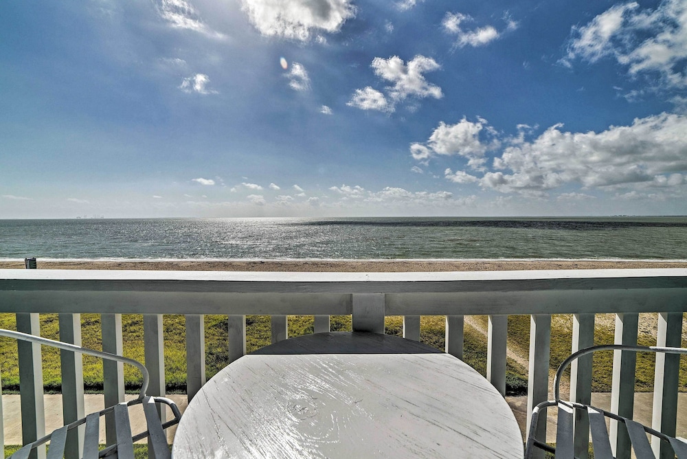Oceanfront Corpus Christi Condo: Resort Perks - photo 33
