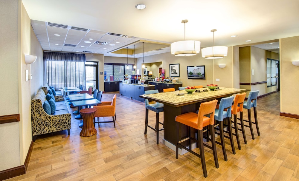 Hampton Inn & Suites Atlanta Galleria - photo 39