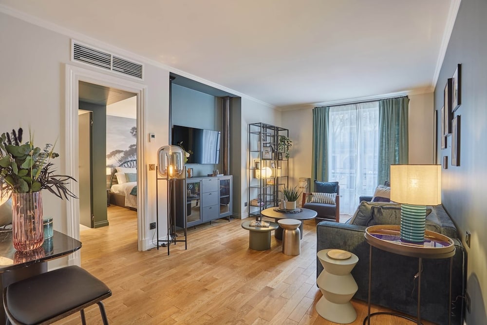 Superb new Flat Notre Dame de Paris — 4-Star Luxury Hotel in Paris, France