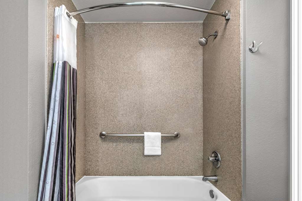 La Quinta Inn & Suites by Wyndham Belton Temple South - photo 35