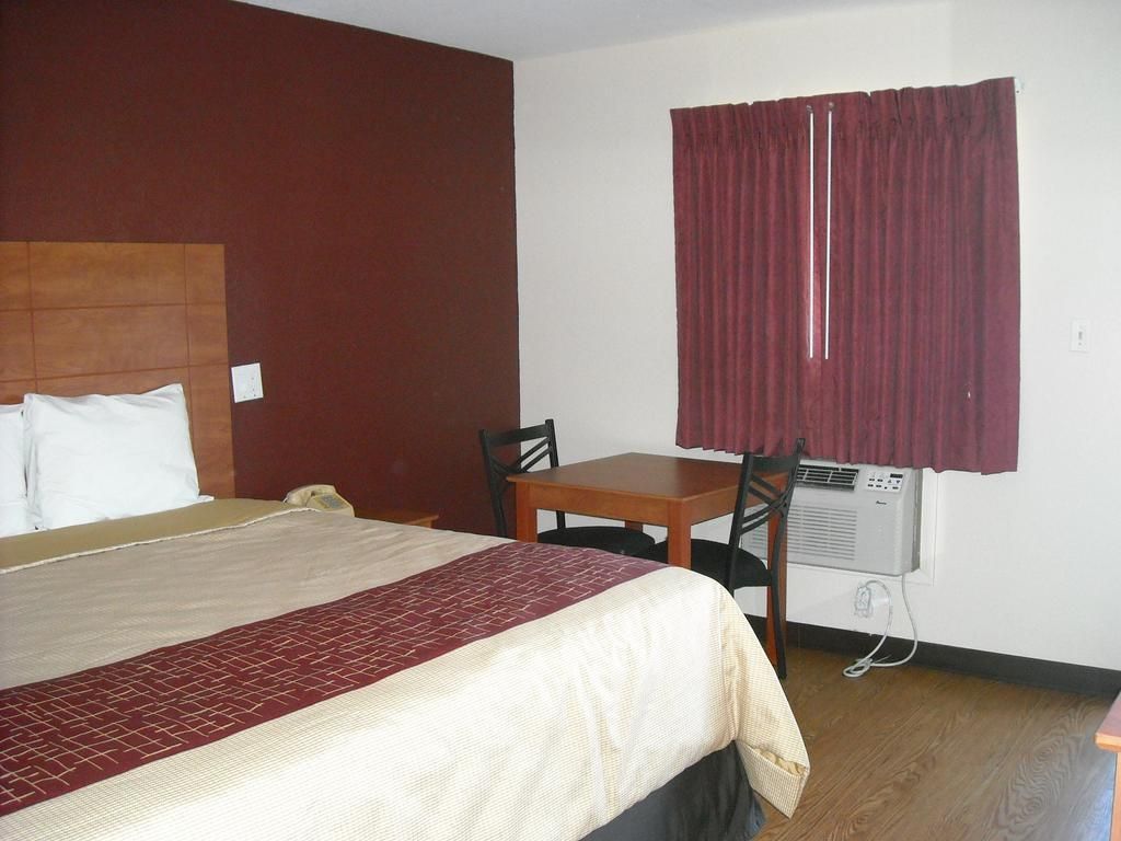Bastrop Inn - photo 5