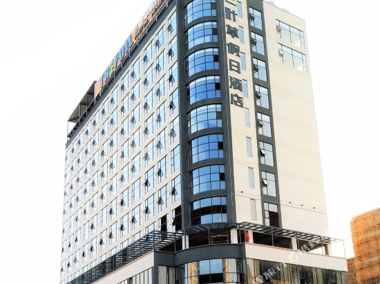 Clover Holiday Hotel — hotel in Guiping