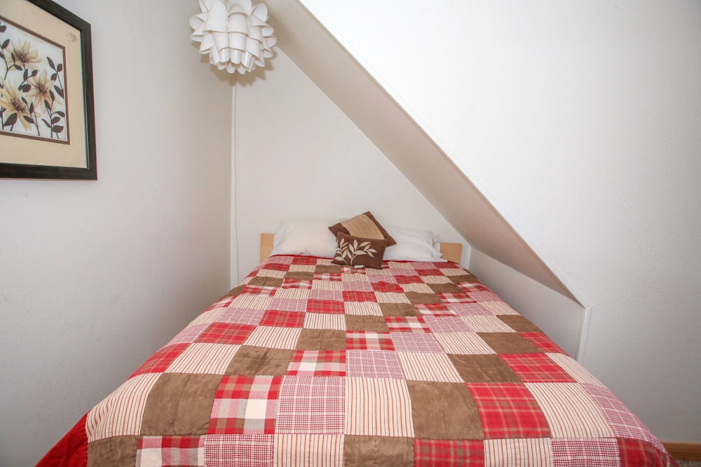 Little Swiss Inn - photo 8