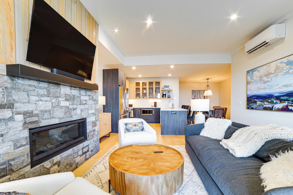 Ski in out Townhome w Views at Okemo Resort in Ludlow, United States