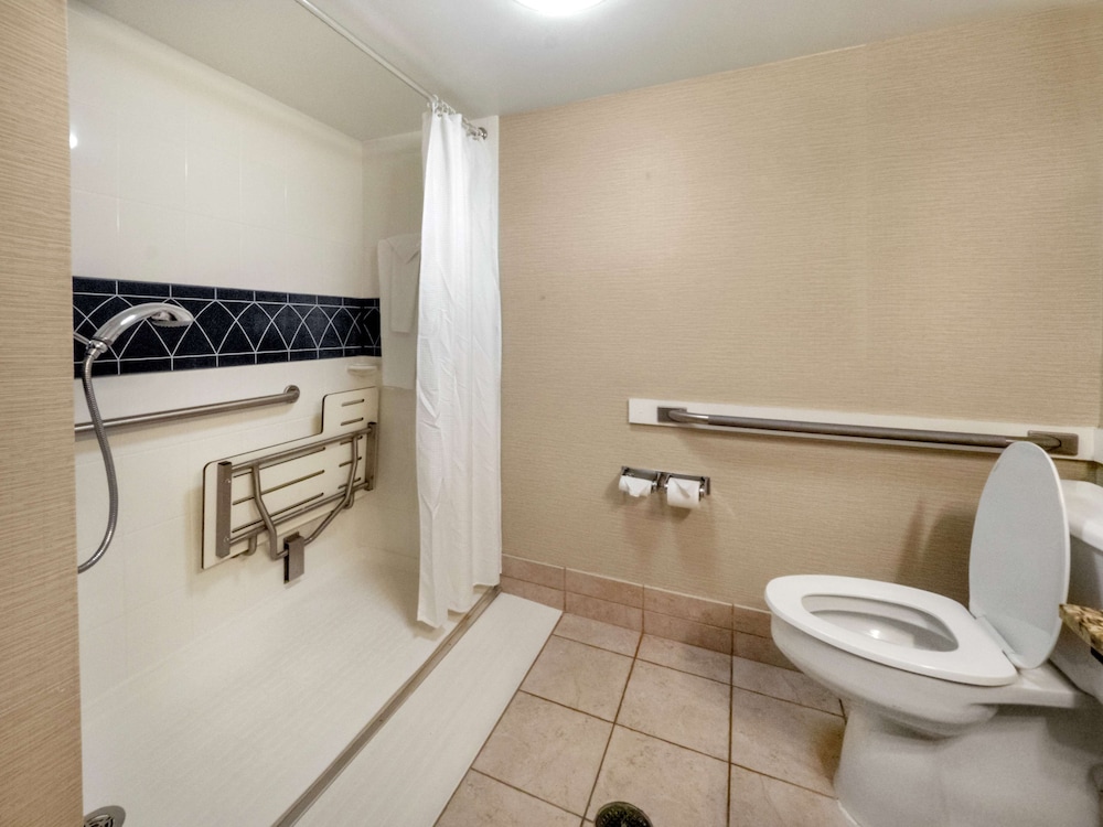 DoubleTree by Hilton Hotel Buffalo Amherst - photo 23