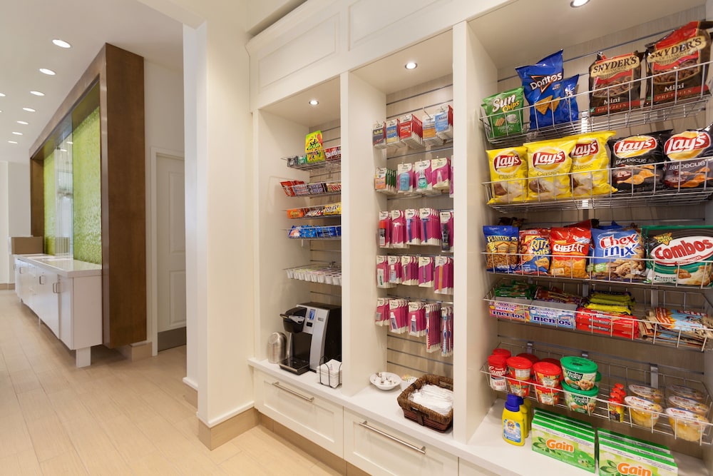Hilton Garden Inn Boston Logan Airport - photo 40