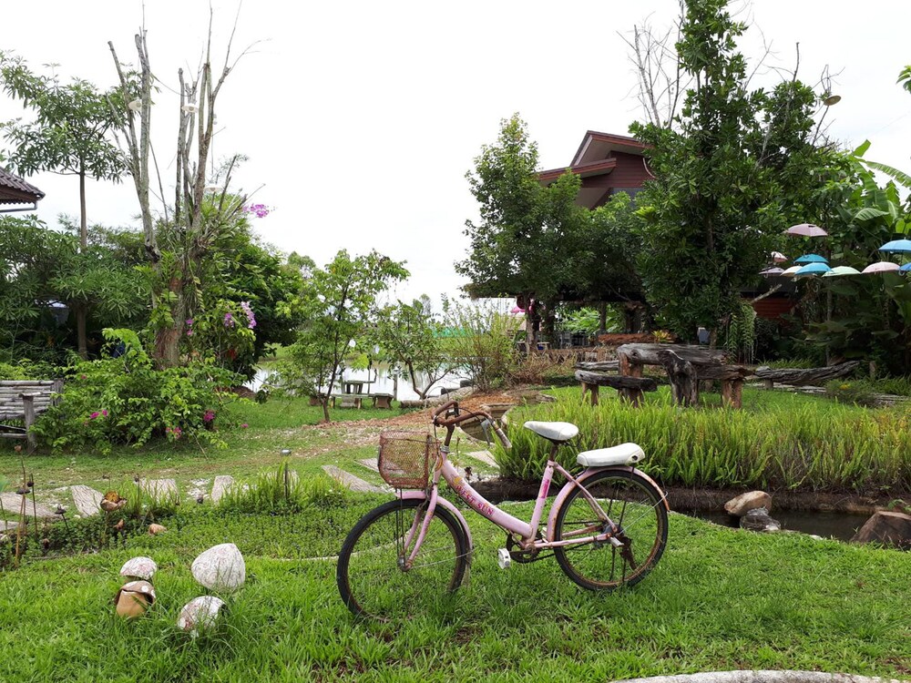 Karuna Resort - carbon neutral hotel in Phan
