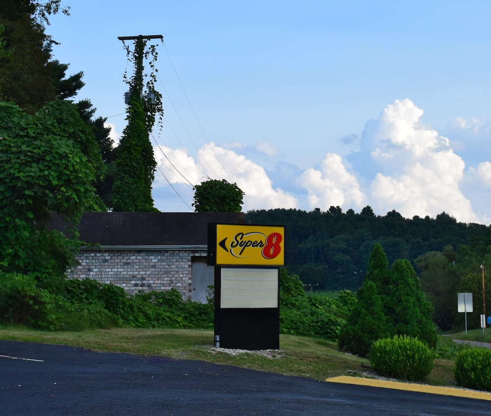 Super 8 by Wyndham Fort Chiswell Wytheville Area - photo 54