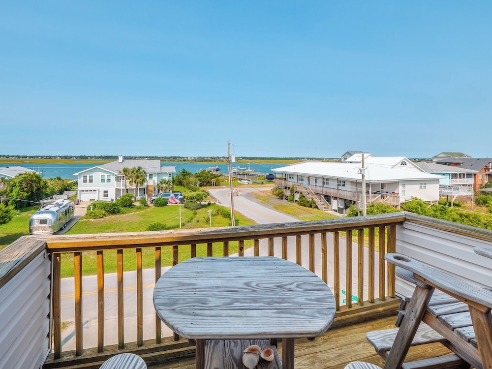 Casa Capri — 4-Star Luxury Hotel in Holly Ridge, United States