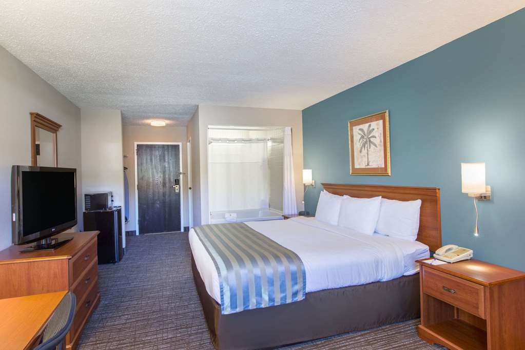 Baymont by Wyndham Bartonsville Poconos - photo 11