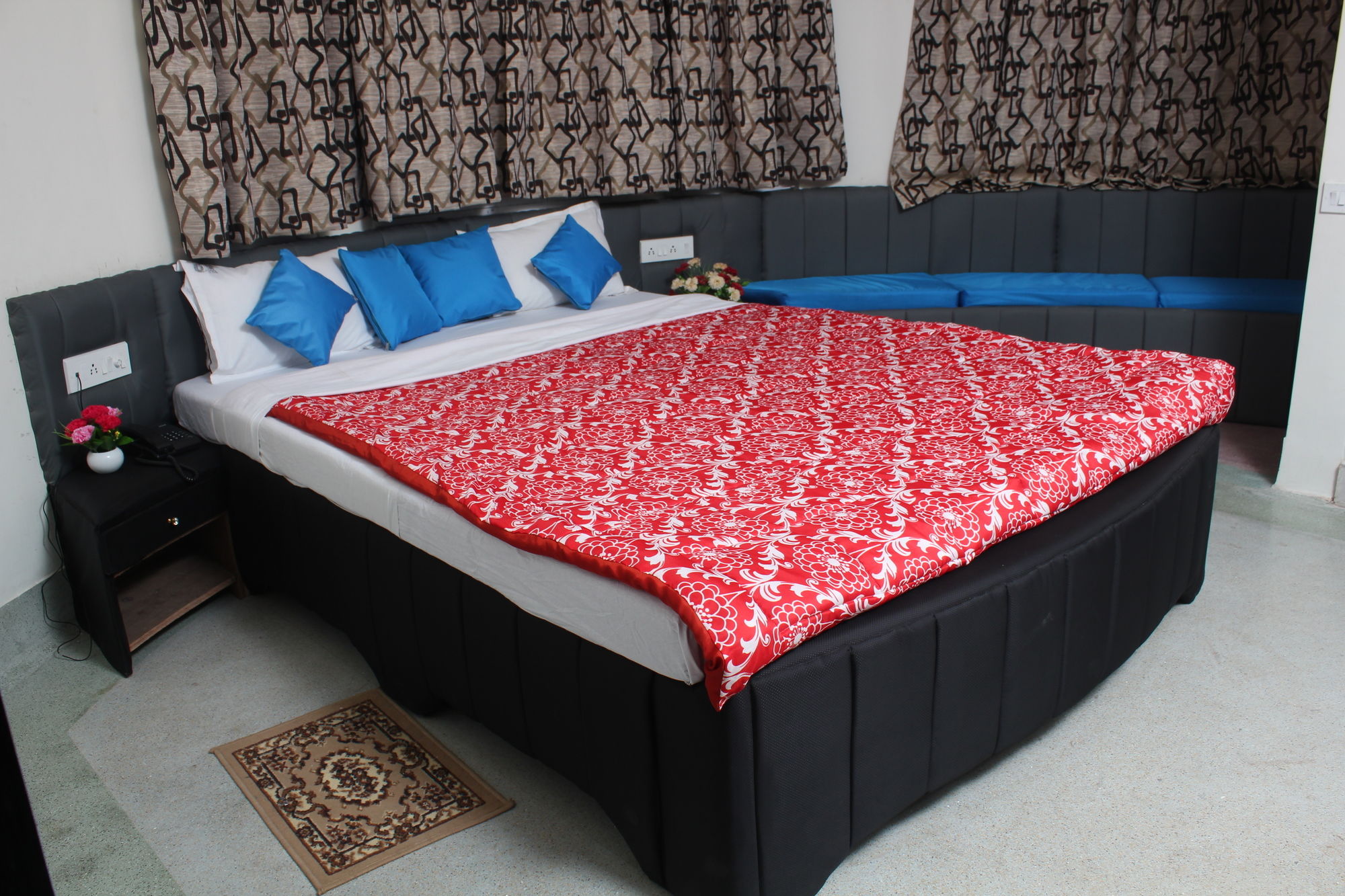 Nest International Hotel