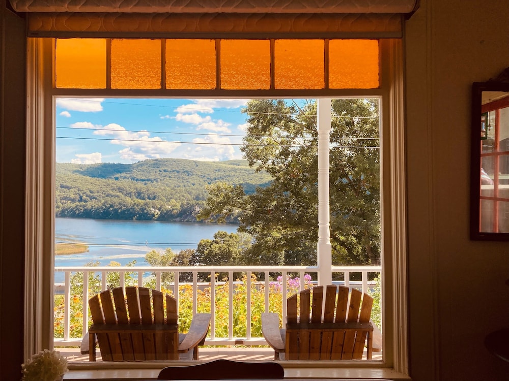 Harvest Barn Inn - last minute hotel in Bellows Falls