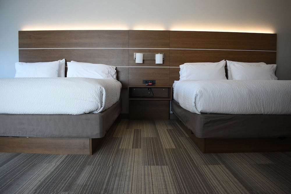 Holiday Inn Express & Suites South Lincoln by IHG - photo 19