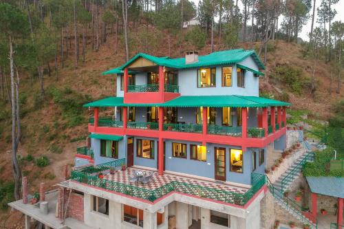 StayVista at Cecil Cottage Colonial Hill Home Kasauli — 4-Star Luxury Hotel in Kasauli, India