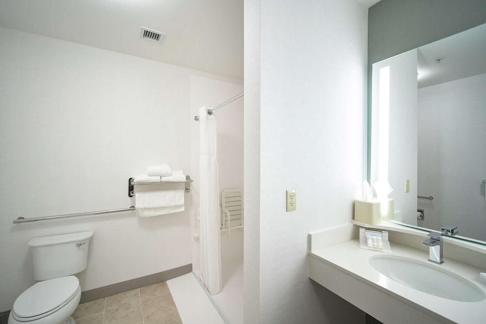 Hilton Garden Inn Evansville - photo 33