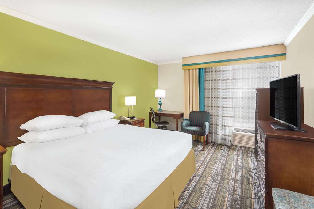 Wyndham Garden Summerville — hotel in Summerville