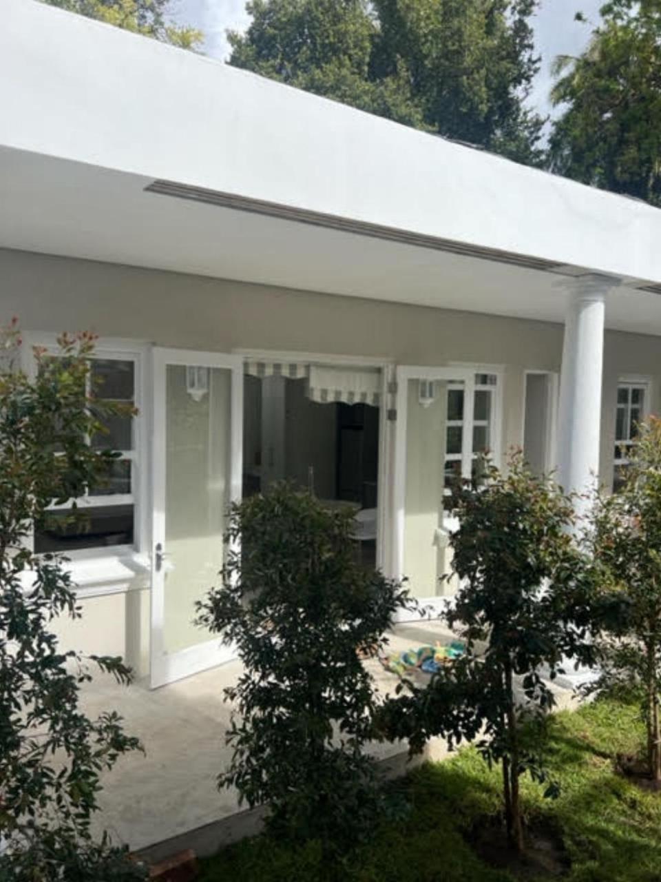 Two on Milner Oak Tree Cottage Stylish Open Plan Guesthouse in Rondebosch — 4-Star Luxury Hotel in Cape Town, South Africa