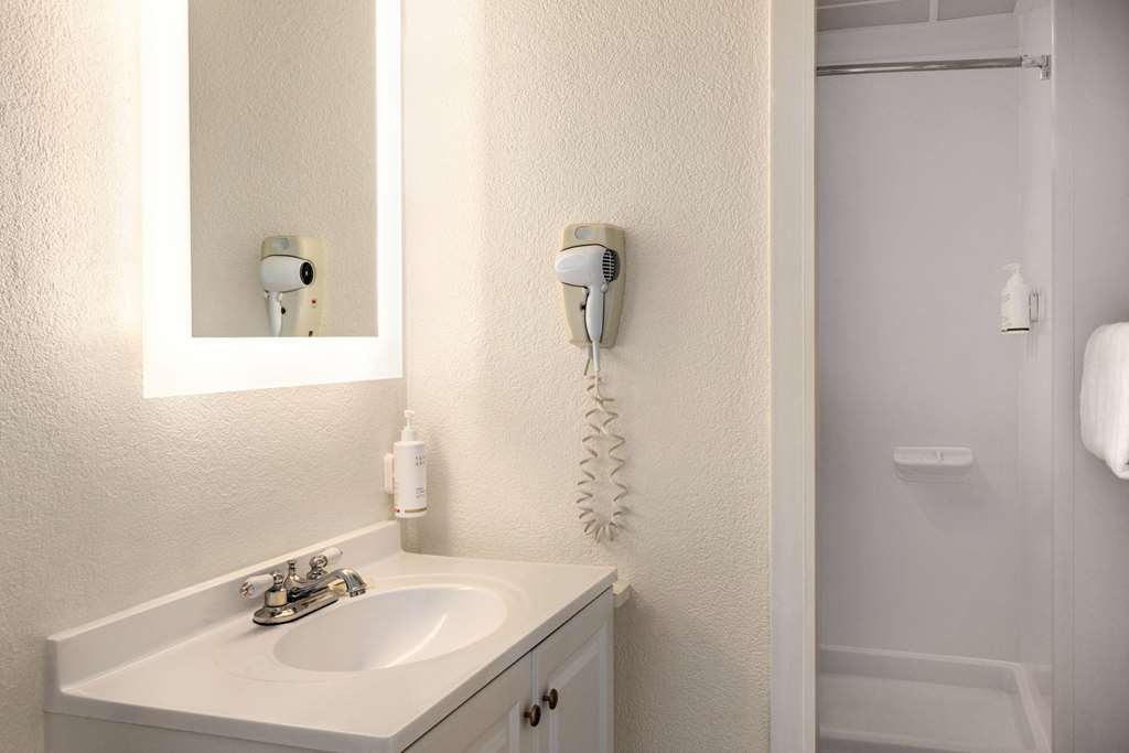 Howard Johnson by Wyndham Ocean City Oceanfront - photo 43