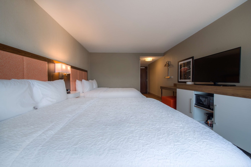 Hampton Inn & Suites Wixom - photo 16