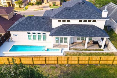 Newly Built Stylish Retreat with Designer Kitchen Near Park & Beach in Corpus Christi, United States