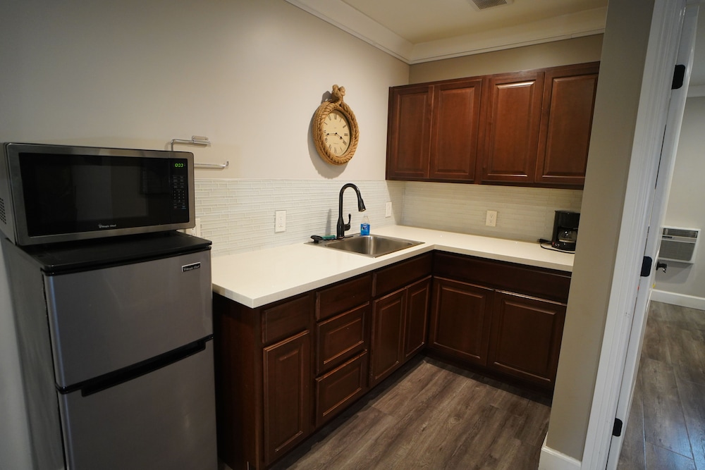Anaheim Executive Inn & Suites - photo 63