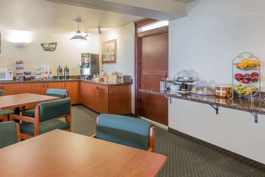Travelodge Suites by Wyndham Newberg - photo 6