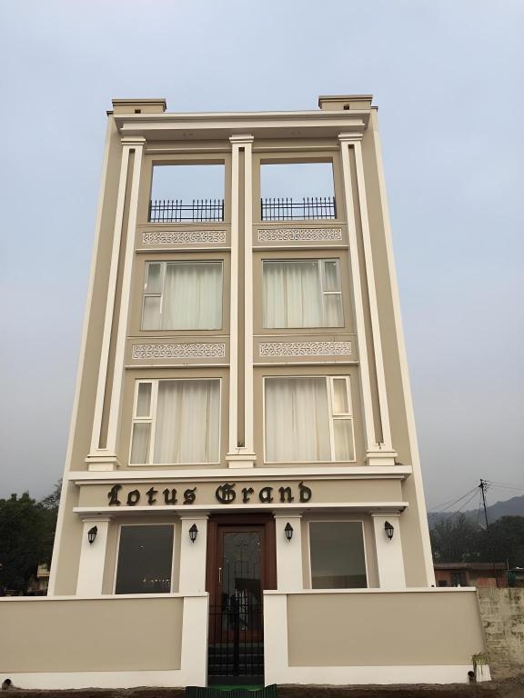 Goroomgo the lotus Grand Kalka — hotel in Kalka