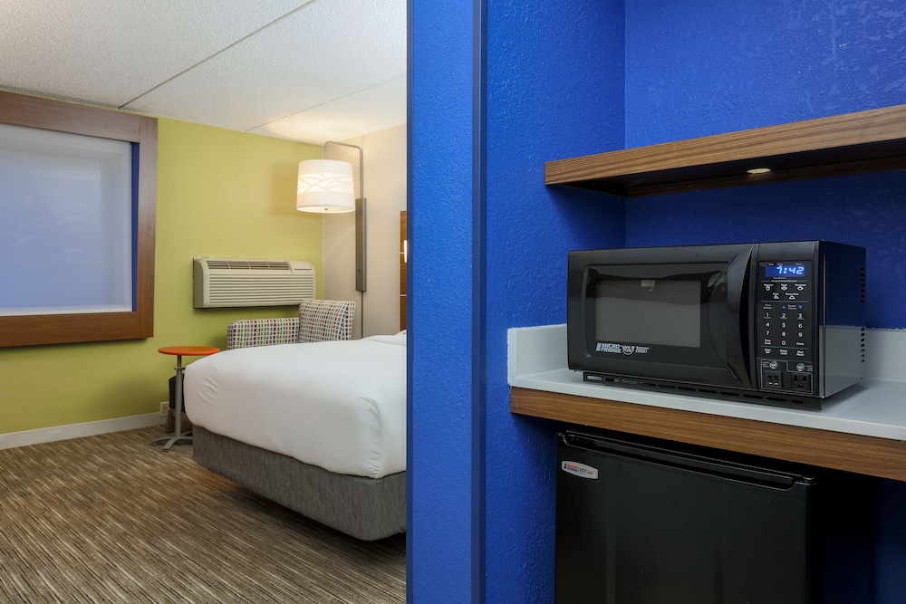Holiday Inn Express Milwaukee West Medical Center by IHG - photo 19