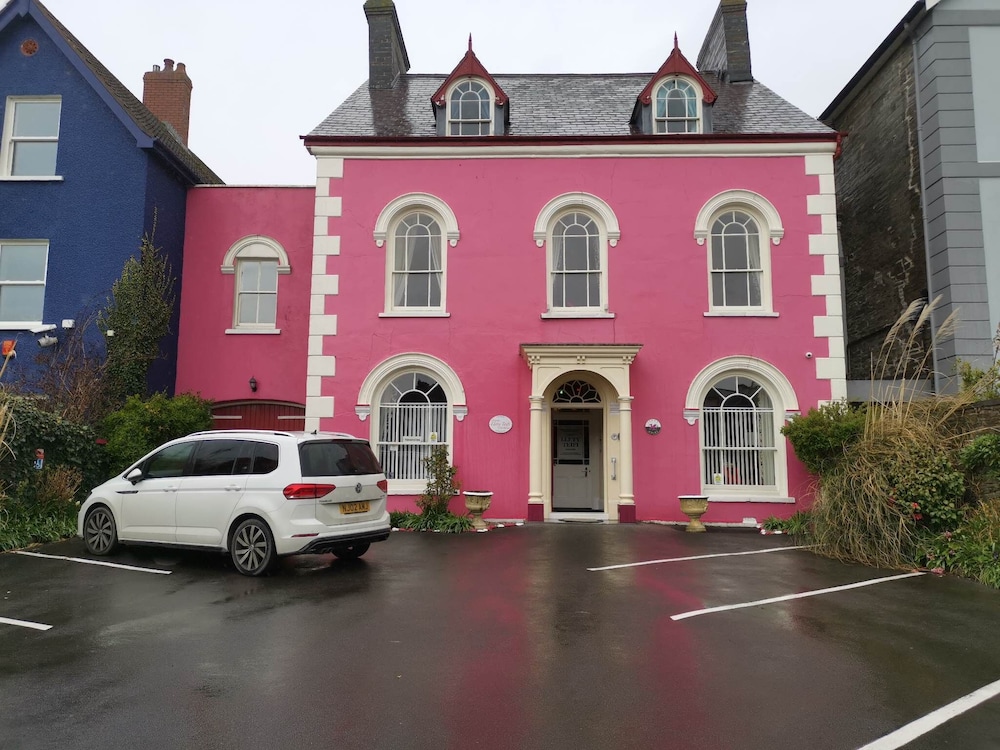 Llety Teifi Guesthouse — 4-Star Luxury Hotel in Cardigan, United Kingdom