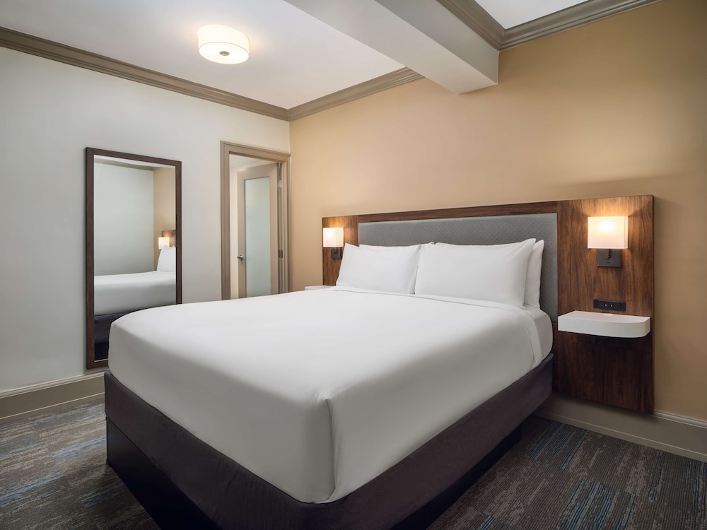 Hampton Inn & Suites by Hilton New Orleans Canal St. French Quarter - photo 29
