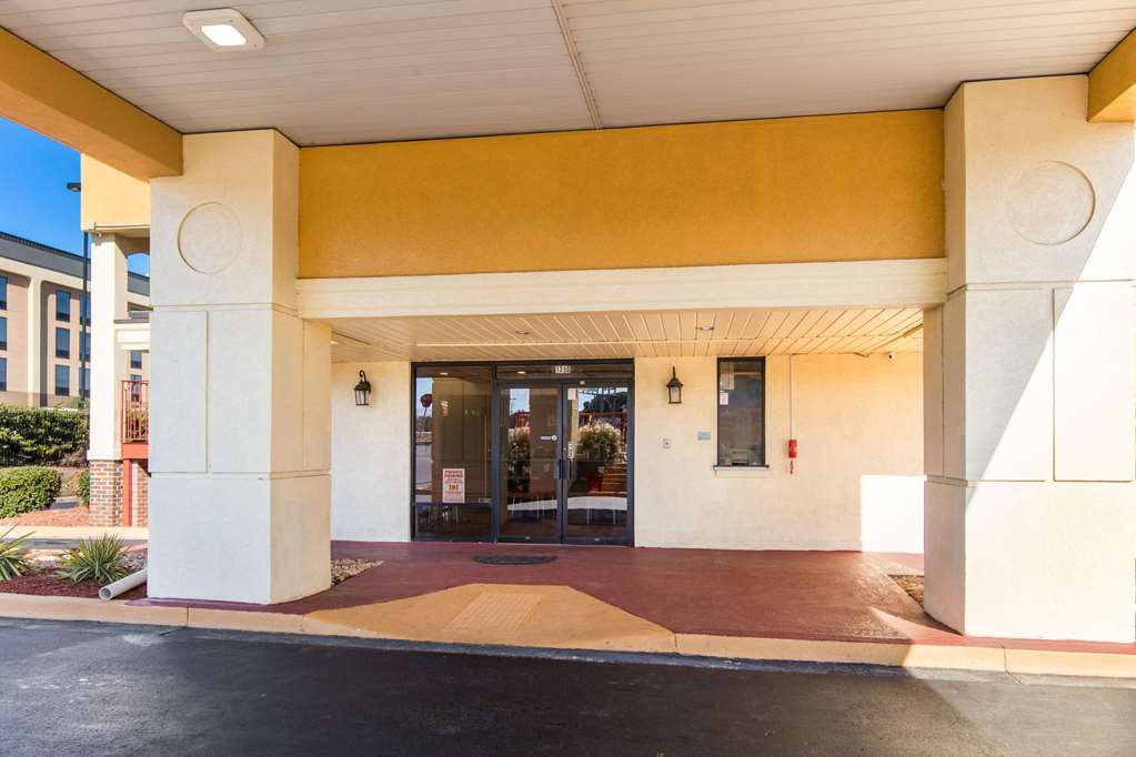 Econo Lodge Conyers - photo 2