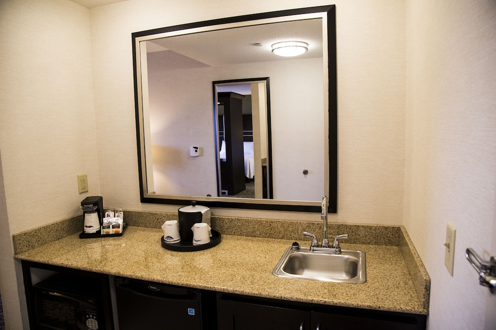 Hampton Inn & Suites Sharon - photo 15