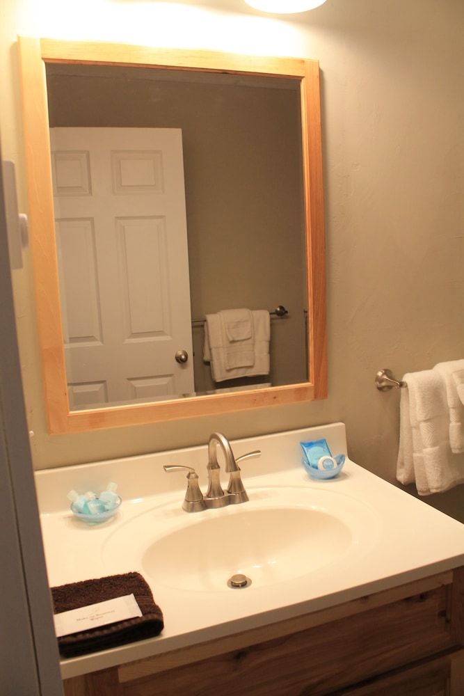 Strictly Moose Luxury Vacation Suites - photo 10