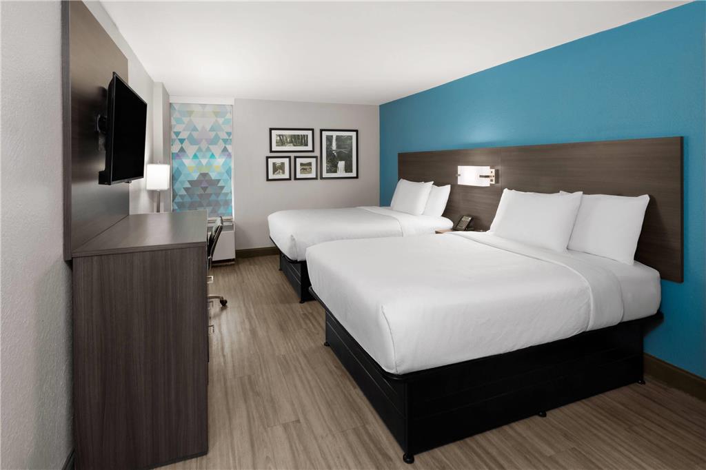 La Quinta Inn & Suites by Wyndham Houston Stafford Sugarland - photo 12