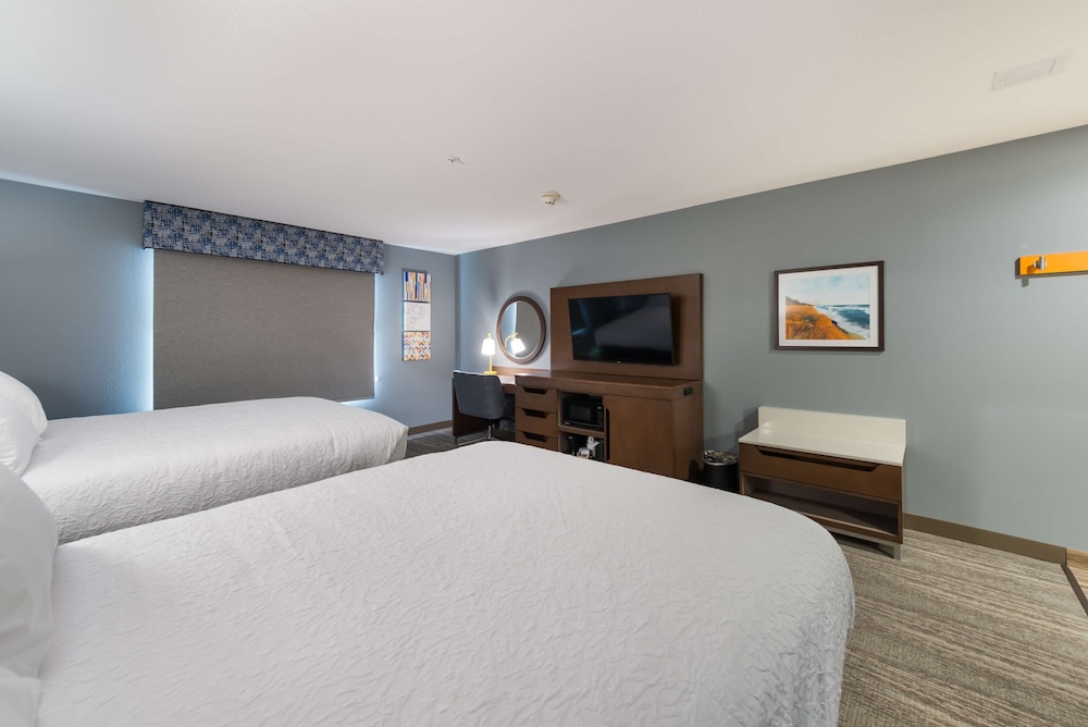 Hampton Inn Niles - photo 17