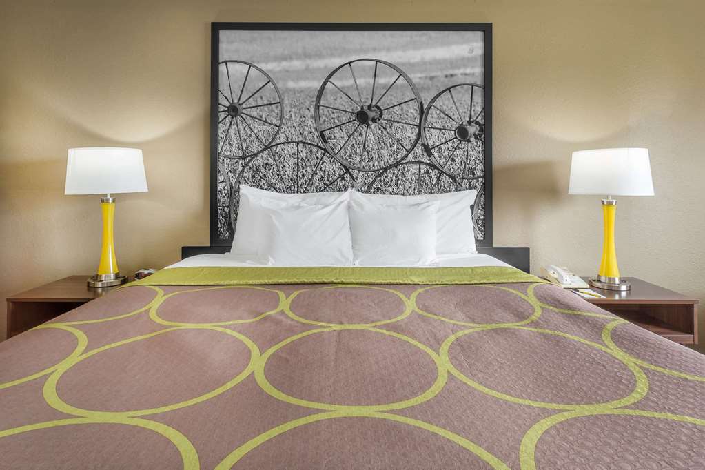 Super 8 by Wyndham Hebron Lowell Area - photo 4