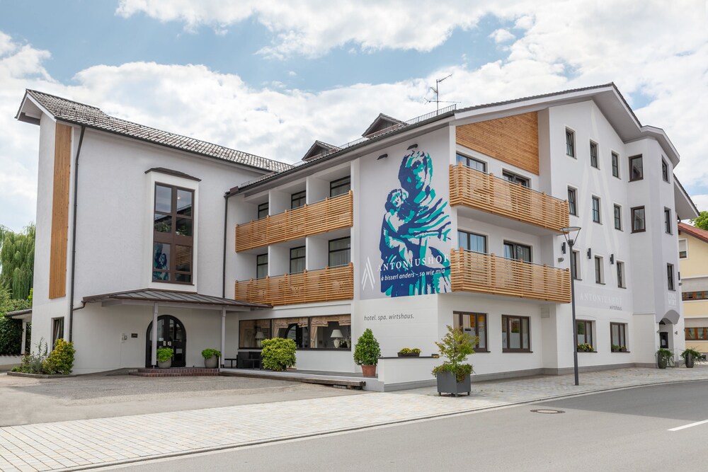 Hotel Antoniushof — 4-Star Luxury Hotel in Ruhstorf, Germany