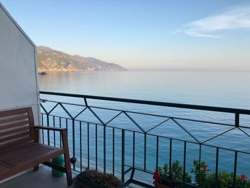 Beas Apartment the window to the sea with AC — 4-Star Luxury Hotel in Monterosso Al Mare, Italy