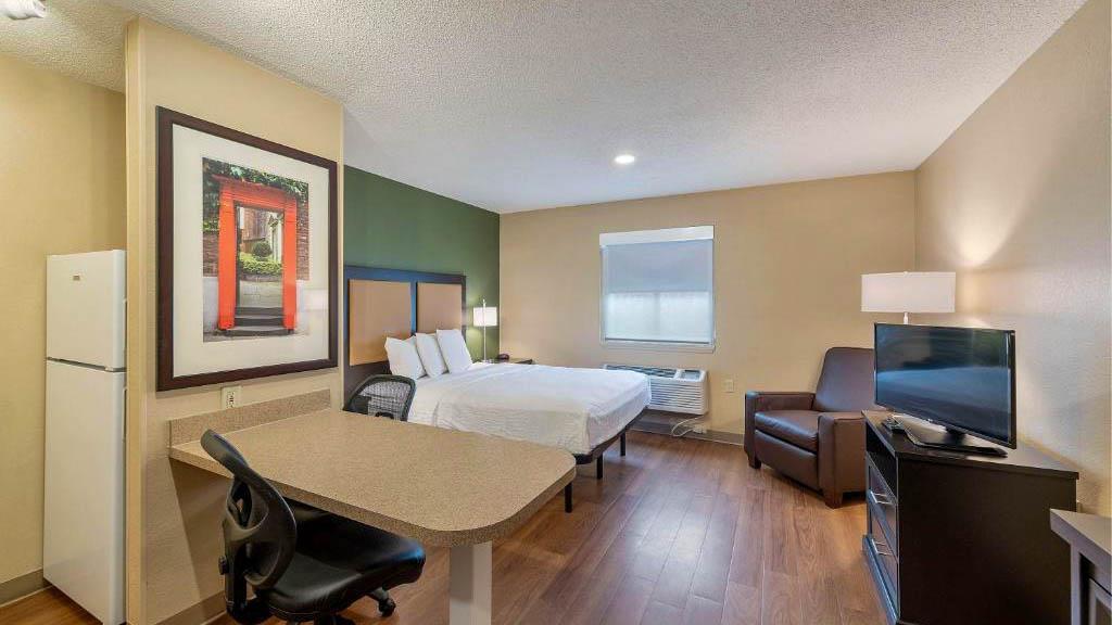 Studio 6 Suites Charlotte NC Tyvola Rd Executive Park - photo 17