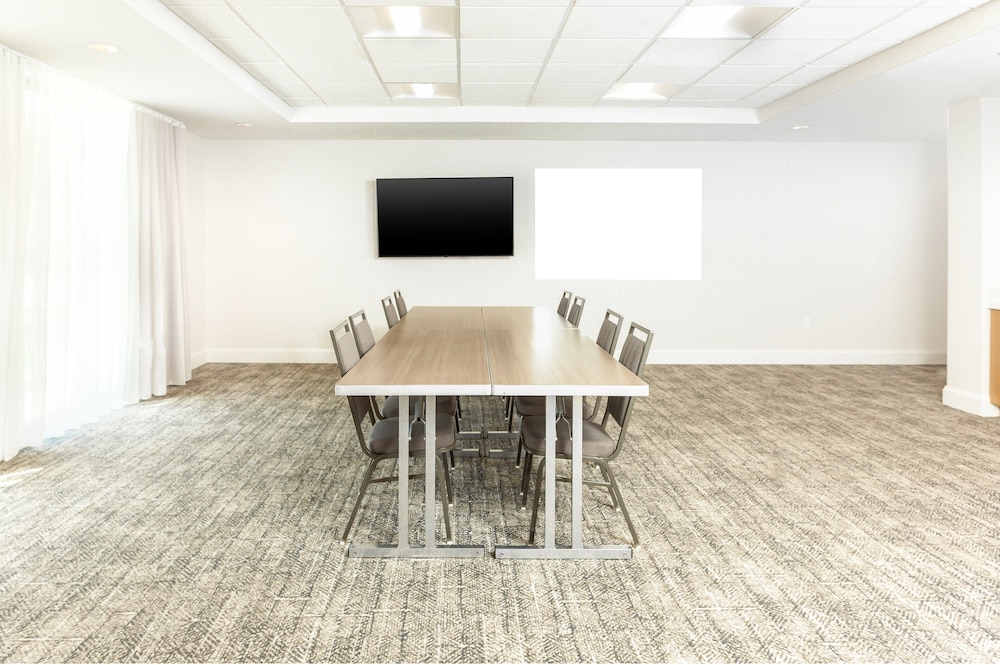 Staybridge Suites San Bernardino Loma Linda by IHG - photo 55