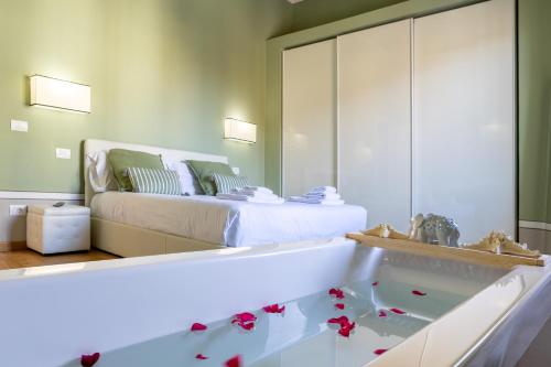 Florence Retreat with Romantic Bathtub — 4-Star Luxury Hotel in Florence, Italy