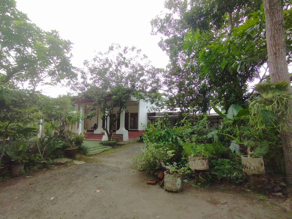 Hotel O Homestay Bonjeruk Near Restoran Pawon 21 Bonjeruk — hotel in Narmada